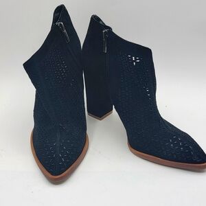 NEW NEW NEW!!!‎ Vince Camuto Lorva Suede Bootie. SIZE 8.5 #S1229